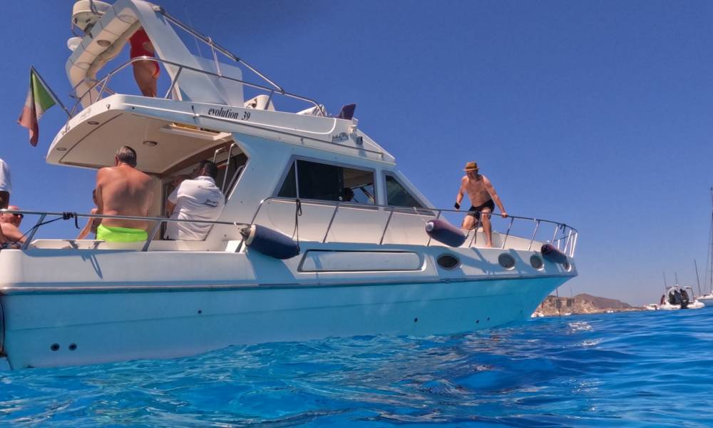 Escursione a Favignana e Levanzo in Yacht 