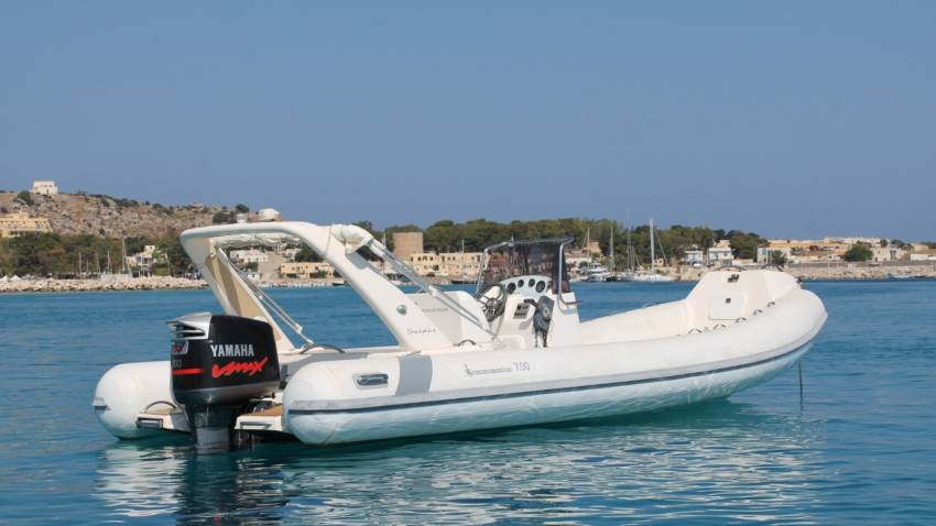 Noleggio Gommone con Patente Nautica - Épée